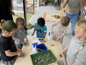 Making the seed bombs