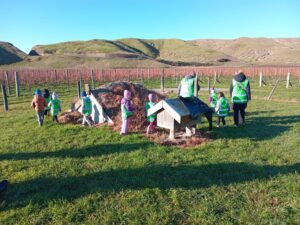 Mayfield Kindergarten tamariki looking for kumara (that had been hidden early)