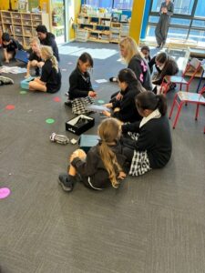 Tamariki learning about renewable energy and making solar ovens.