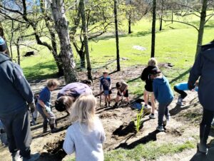 So many helpers make for quick work